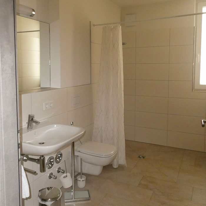 Bad mit Dusche, barrierefrei